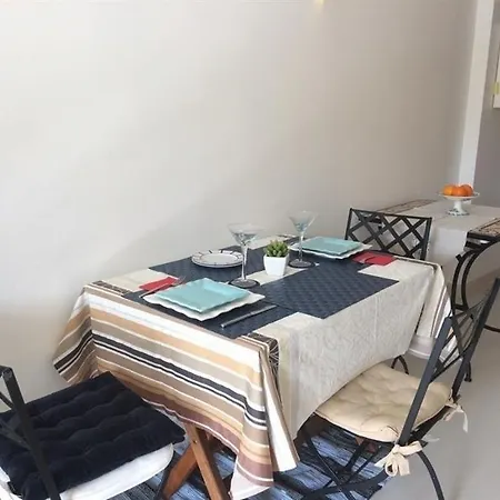Appartement Bere Naia : Vacances En Centre-ville, Plages Et Commerces A Pied