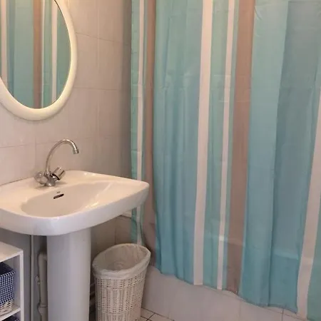 Appartement Bere Naia : Vacances En Centre-ville, Plages Et Commerces A Pied