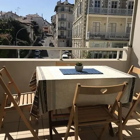 Appartement Bere Naia : Vacances En Centre-ville, Plages Et Commerces A Pied *