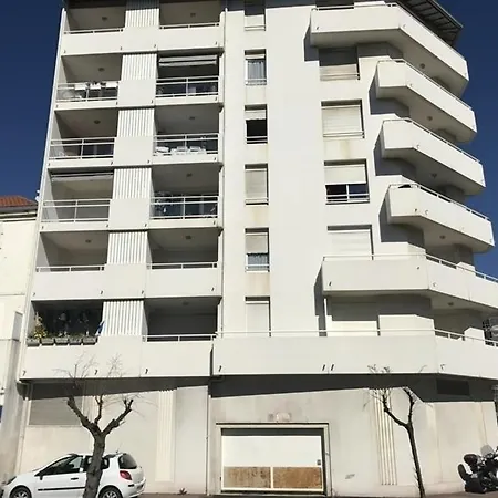 Bere Naia : Vacances En Centre-ville, Plages Et Commerces A Pied Appartement *