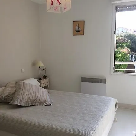 Appartement Bere Naia : Vacances En Centre-ville, Plages Et Commerces A Pied *